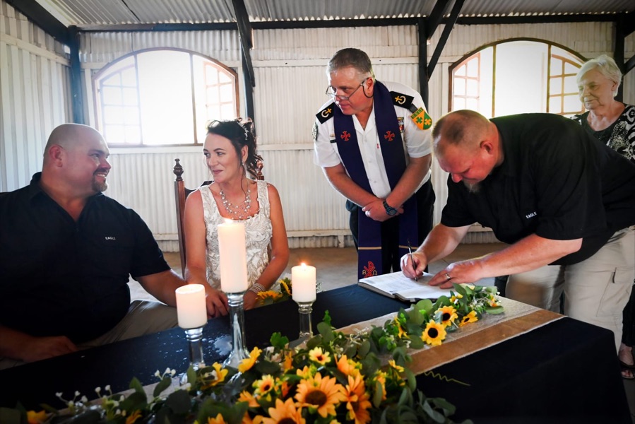 Wedding ceremony by Dr. Gerrit Rademeyer in Mashishing